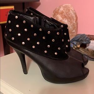 Black heals size 9